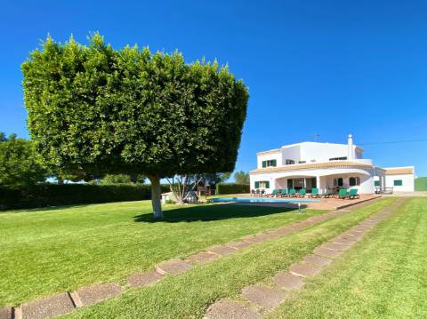 Excelente Villa T4+ T2 perto da praia da Falésia ' Excelente Investimento '