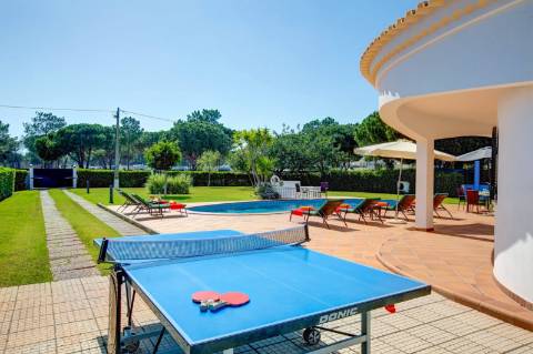 Excelente Villa T4+ T2 perto da praia da Falésia ' Excelente Investimento '