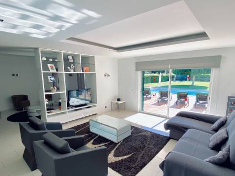 Excelente Villa T4+ T2 perto da praia da Falésia ' Excelente Investimento '