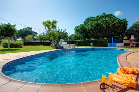 Excelente Villa T4+ T2 perto da praia da Falésia ' Excelente Investimento '