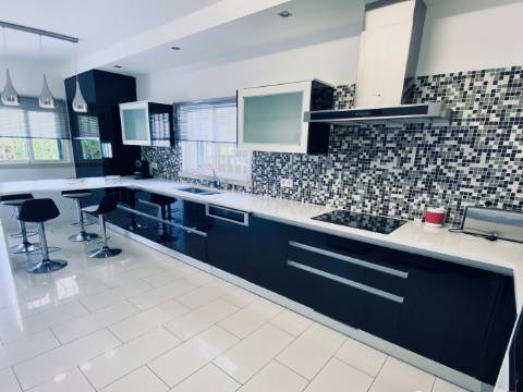 Excelente Villa T4+ T2 perto da praia da Falésia ' Excelente Investimento '