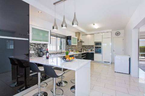 Excelente Villa T4+ T2 perto da praia da Falésia ' Excelente Investimento '