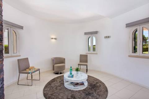 Excelente Villa T4+ T2 perto da praia da Falésia ' Excelente Investimento '