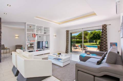 Excelente Villa T4+ T2 perto da praia da Falésia ' Excelente Investimento '