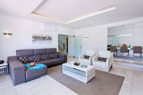 Excelente Villa T4+ T2 perto da praia da Falésia ' Excelente Investimento '