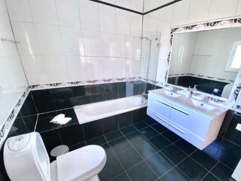 Excelente Villa T4+ T2 perto da praia da Falésia ' Excelente Investimento '