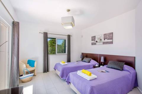 Excelente Villa T4+ T2 perto da praia da Falésia ' Excelente Investimento '