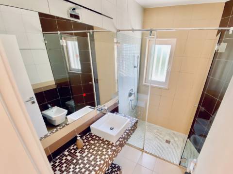 Excelente Villa T4+ T2 perto da praia da Falésia ' Excelente Investimento '