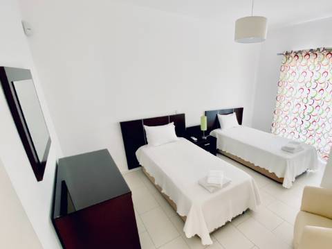 Excelente Villa T4+ T2 perto da praia da Falésia ' Excelente Investimento '