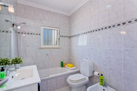 Excelente Villa T4+ T2 perto da praia da Falésia ' Excelente Investimento '