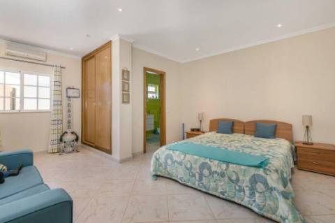 Excelente Villa T4+ T2 perto da praia da Falésia ' Excelente Investimento '