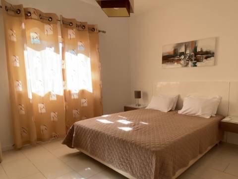 Excelente Villa T4+ T2 perto da praia da Falésia ' Excelente Investimento '