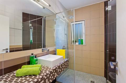 Excelente Villa T4+ T2 perto da praia da Falésia ' Excelente Investimento '