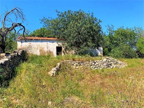 Quintinha com ruína em Paderne