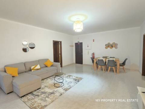 Apartamento Luminoso com Varanda, Próximo da Vila de Alvor e das Praias