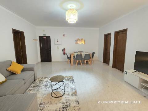 Apartamento Luminoso com Varanda, Próximo da Vila de Alvor e das Praias