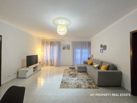 Apartamento Luminoso com Varanda, Próximo da Vila de Alvor e das Praias