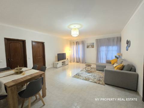 Apartamento Luminoso com Varanda, Próximo da Vila de Alvor e das Praias