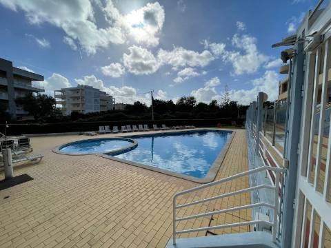 Apartamento Luminoso com Varanda, Próximo da Vila de Alvor e das Praias