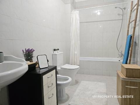 Apartamento Luminoso com Varanda, Próximo da Vila de Alvor e das Praias