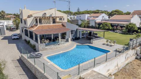 Espetacular Moradia T5+ T2 com terreno para construção de moradia independente