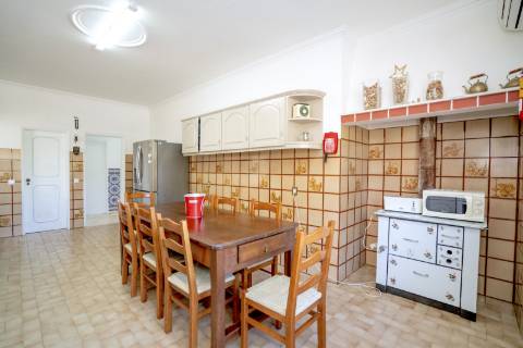 Espetacular Moradia T5+ T2 com terreno para construção de moradia independente