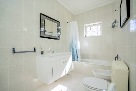 Espetacular Moradia T5+ T2 com terreno para construção de moradia independente