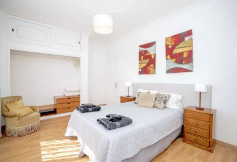 Espetacular Moradia T5+ T2 com terreno para construção de moradia independente