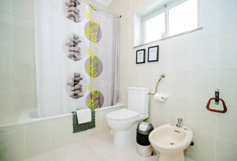 Espetacular Moradia T5+ T2 com terreno para construção de moradia independente