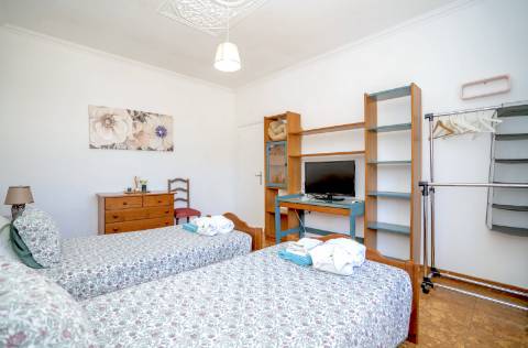 Espetacular Moradia T5+ T2 com terreno para construção de moradia independente