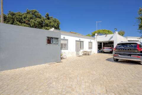 Espetacular Moradia T5+ T2 com terreno para construção de moradia independente