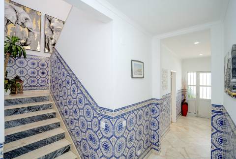 Espetacular Moradia T5+ T2 com terreno para construção de moradia independente