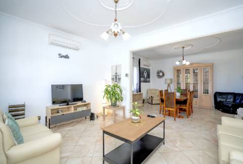 Espetacular Moradia T5+ T2 com terreno para construção de moradia independente