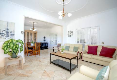 Espetacular Moradia T5+ T2 com terreno para construção de moradia independente