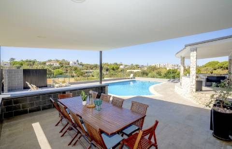 Espetacular Moradia T5+ T2 com terreno para construção de moradia independente