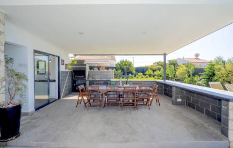 Espetacular Moradia T5+ T2 com terreno para construção de moradia independente