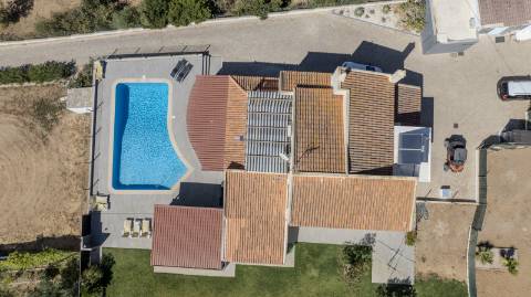 Espetacular Moradia T5+ T2 com terreno para construção de moradia independente