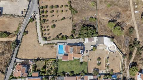 Espetacular Moradia T5+ T2 com terreno para construção de moradia independente