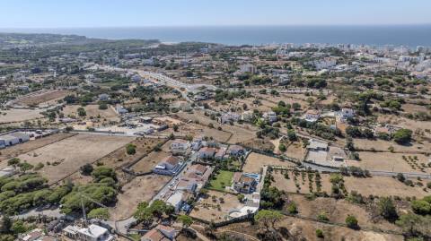 Espetacular Moradia T5+ T2 com terreno para construção de moradia independente