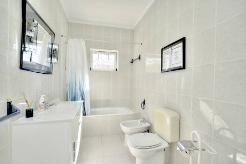 Espetacular Moradia T5+ T2 com terreno para construção de moradia independente