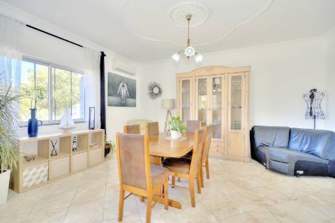 Espetacular Moradia T5+ T2 com terreno para construção de moradia independente