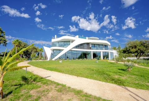Moradia de Luxo na praia dos Salgados frente mar!