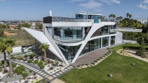 Moradia de Luxo na praia dos Salgados frente mar!