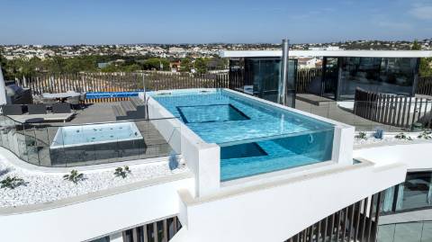 Moradia de Luxo na praia dos Salgados frente mar!