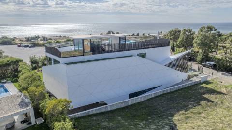 Moradia de Luxo na praia dos Salgados frente mar!