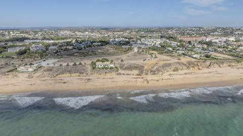 Moradia de Luxo na praia dos Salgados frente mar!