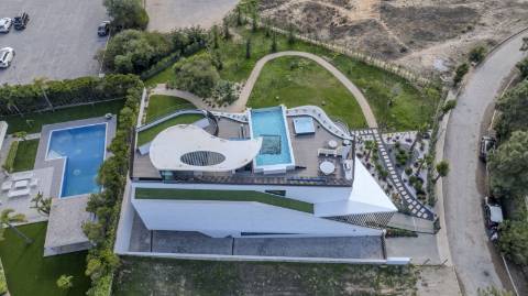 Moradia de Luxo na praia dos Salgados frente mar!