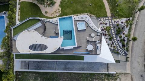 Moradia de Luxo na praia dos Salgados frente mar!