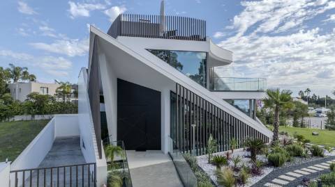 Moradia de Luxo na praia dos Salgados frente mar!