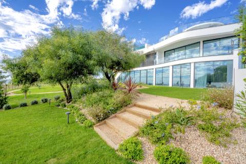 Moradia de Luxo na praia dos Salgados frente mar!